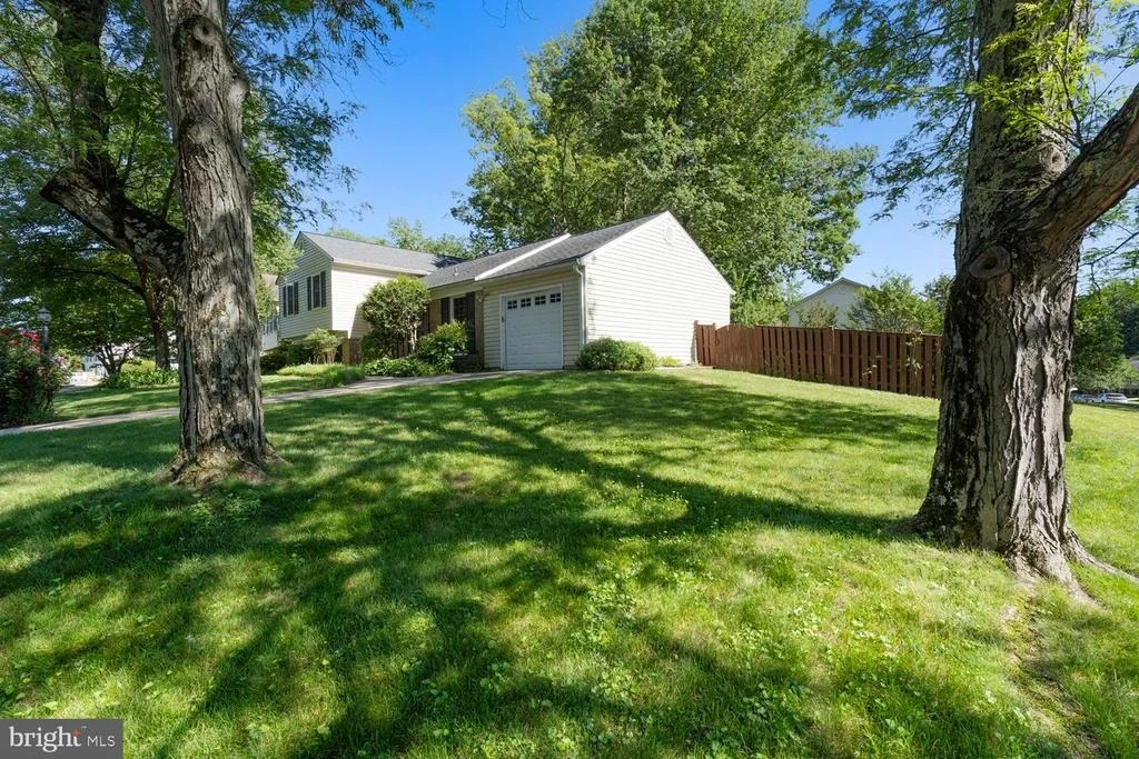 Photo of 9501 WALLINGFORD DRIVE
