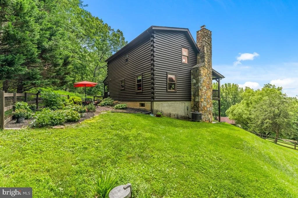 Photo of 9124 HAWBOTTOM ROAD