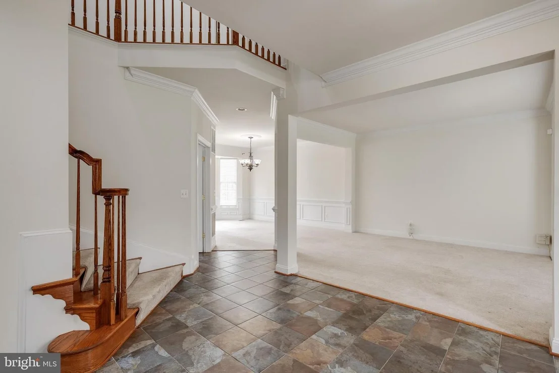 Photo of 19237 POTOMAC CREST DRIVE
