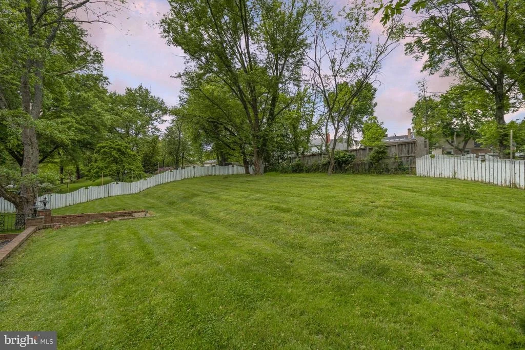 Photo of 2609 VILLAGE LANE