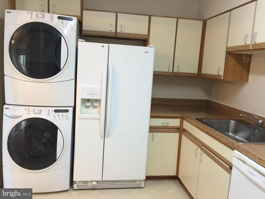 Photo of Unit 21005 at 15107 INTERLACHEN DRIVE