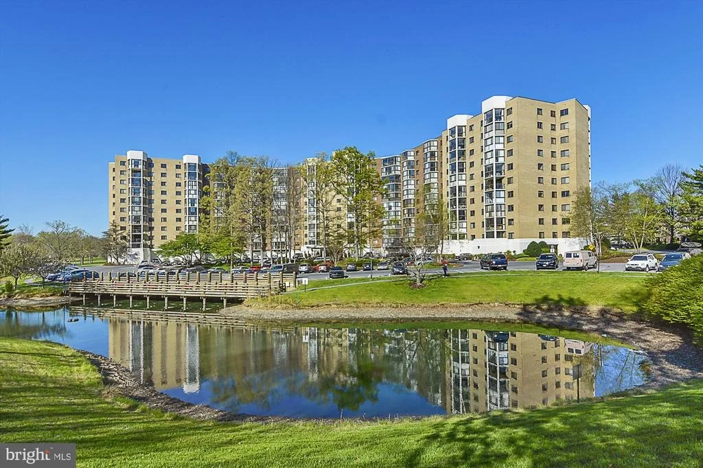 Photo of Unit 1424 at 15101 INTERLACHEN DRIVE