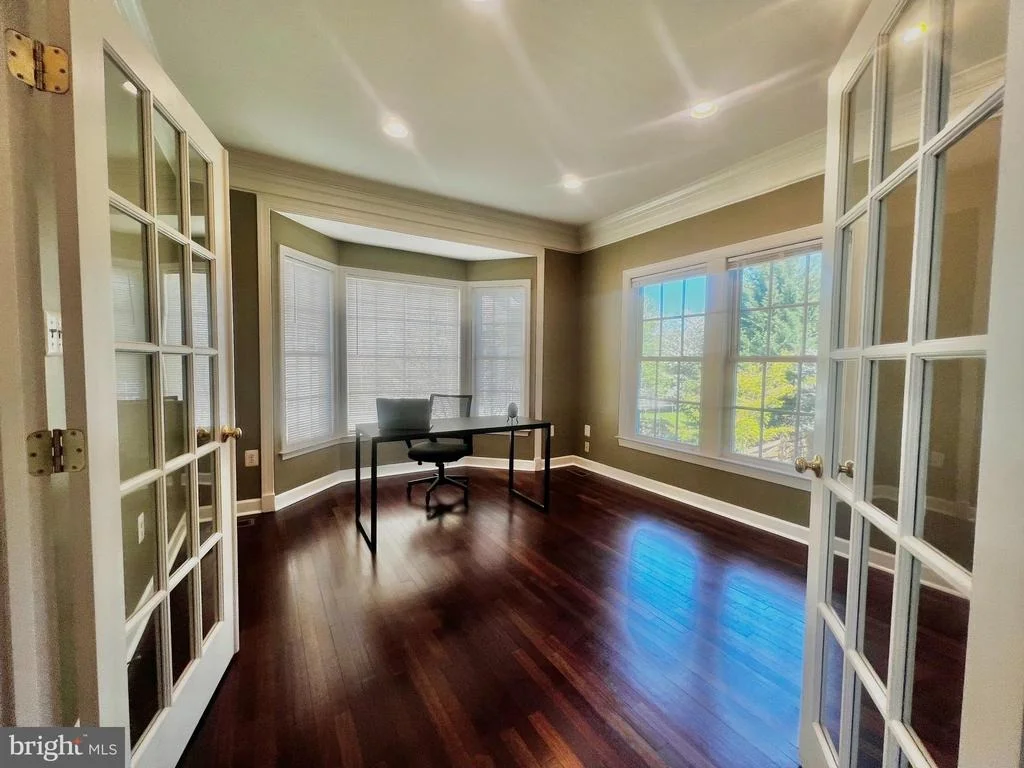 Photo of 9116 BOWLING GREEN DRIVE