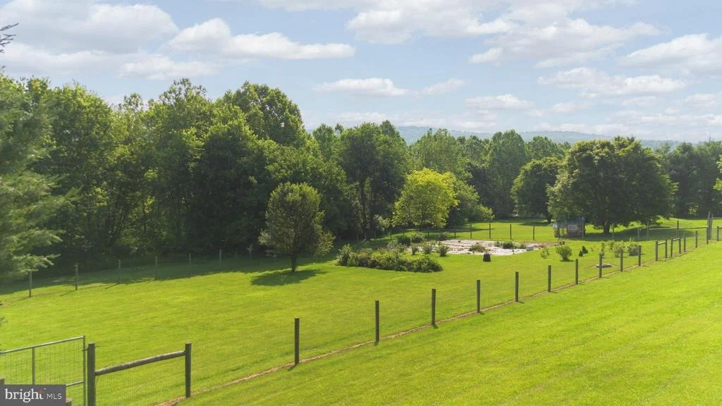 Photo of 8613 HOLLOW ROAD