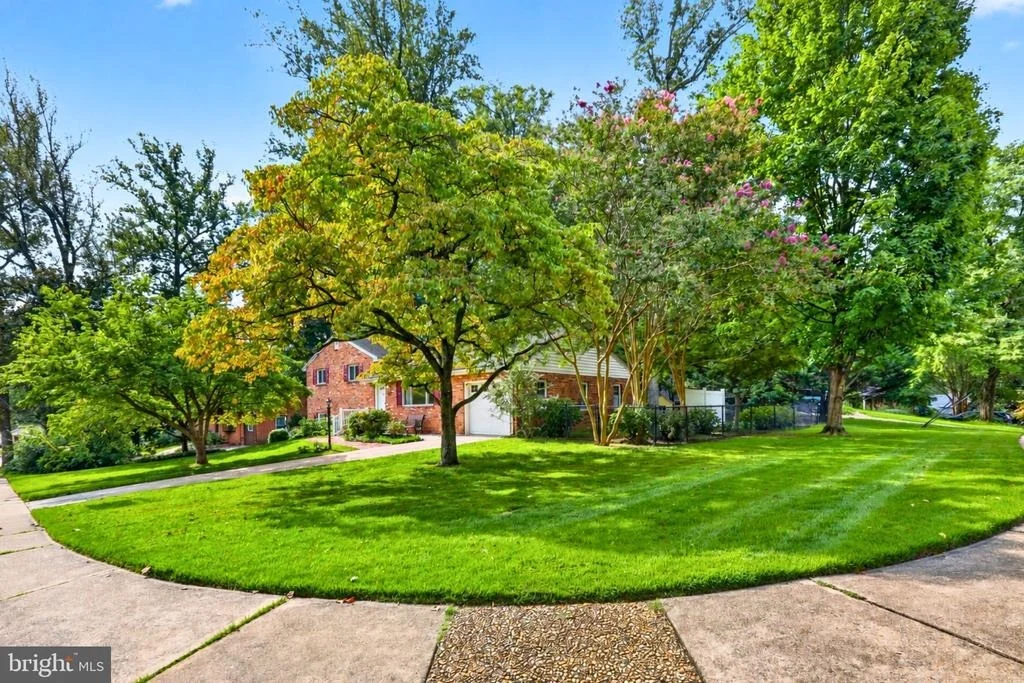 Photo of 5624 QUEENSBERRY AVENUE
