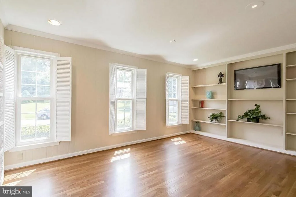 Photo of 2605 VILLAGE LANE