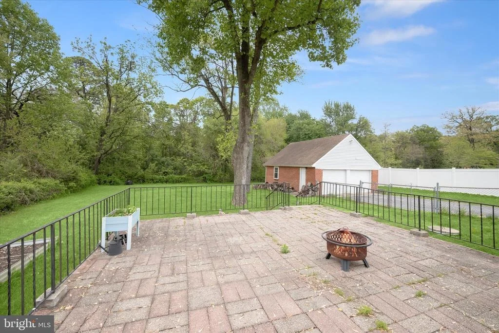Photo of 7403 LOCUST DRIVE