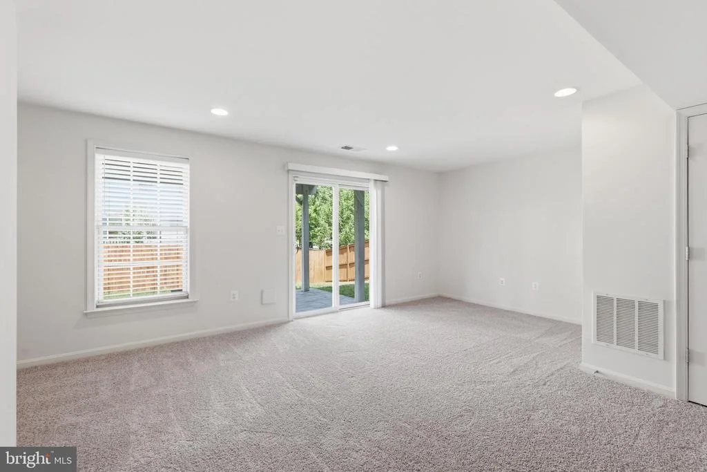 Photo of 17515 MINA LANE