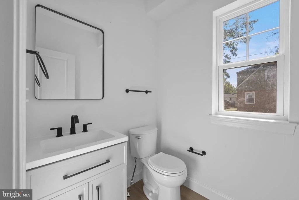 Photo of 492 ELLIS AVENUE