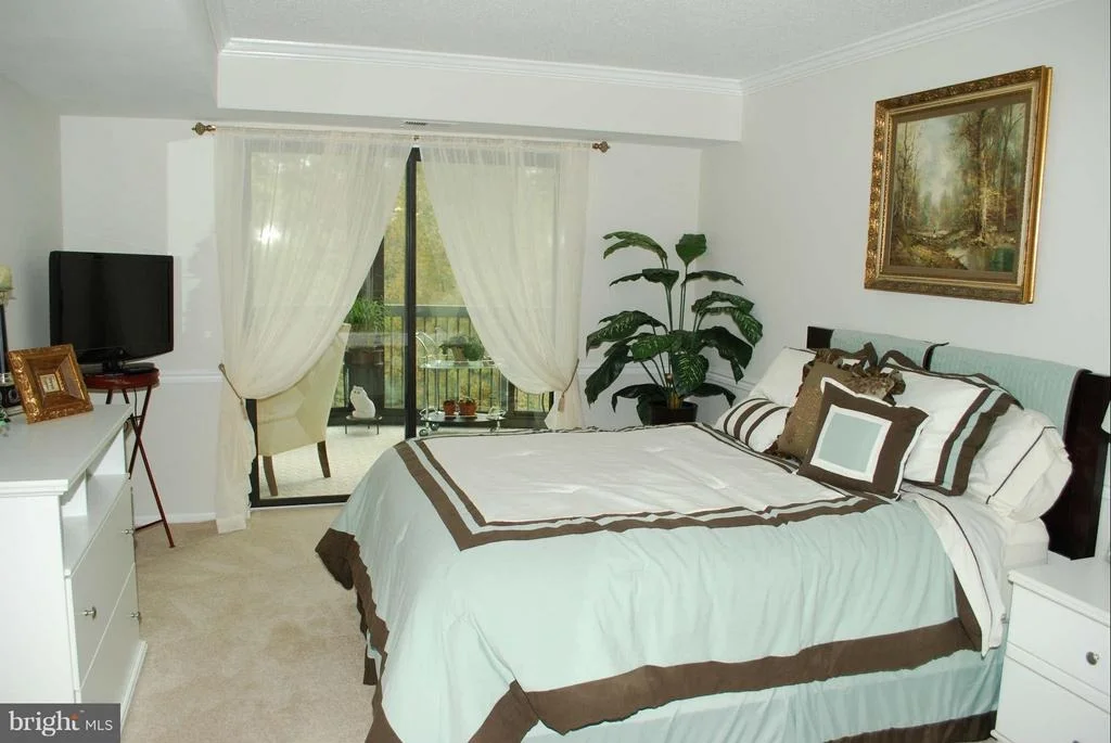 Photo of Unit 504 at 5902 MOUNT EAGLE DRIVE