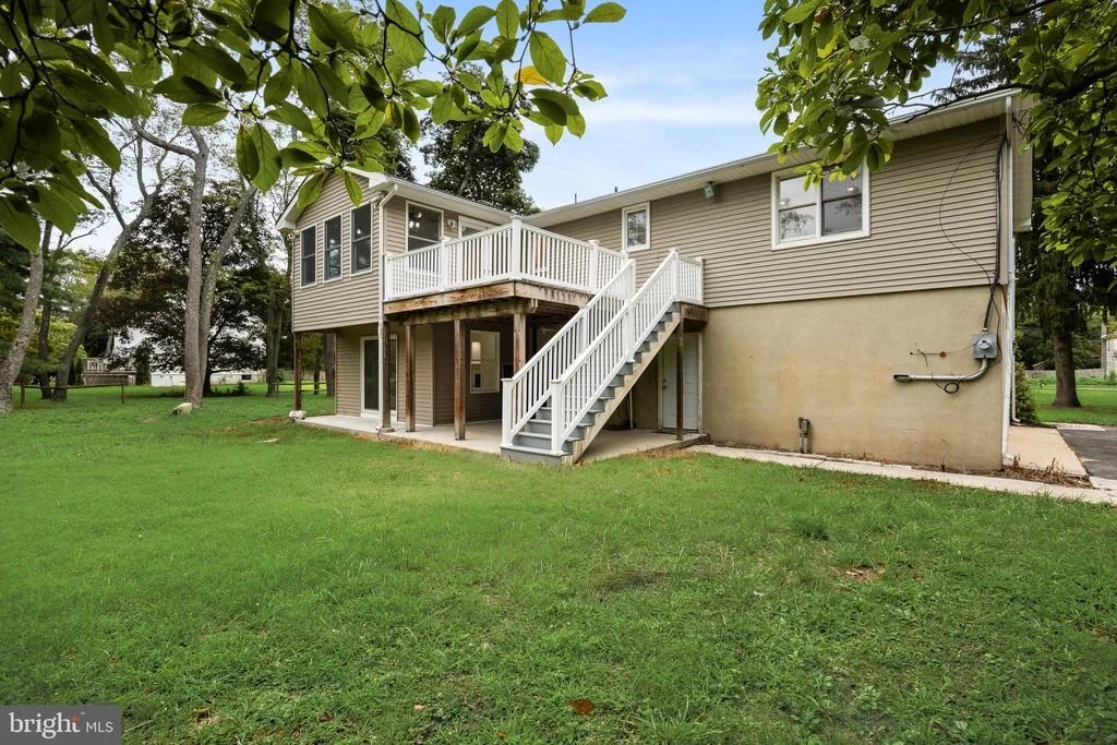 Photo of 719 KETTLE RUN ROAD