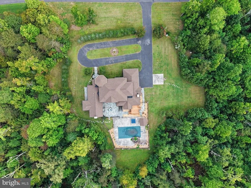 Photo of 5985 SAINT CATHERINES LANE