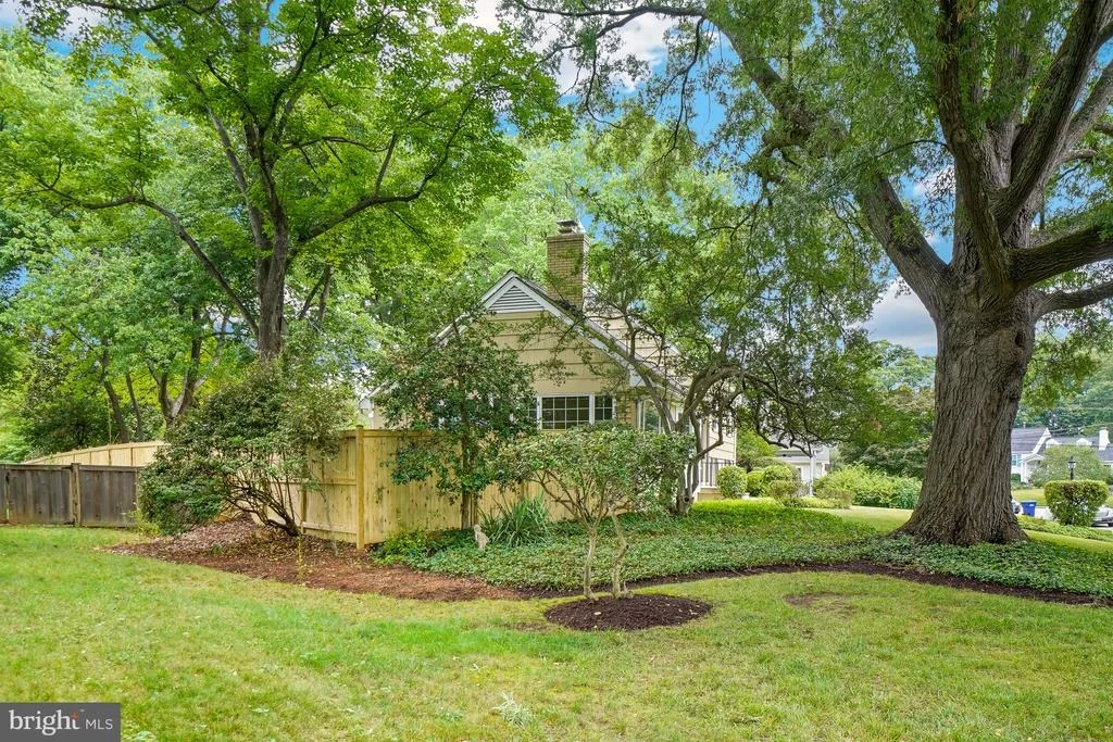 Photo of 8524 DOTER DRIVE