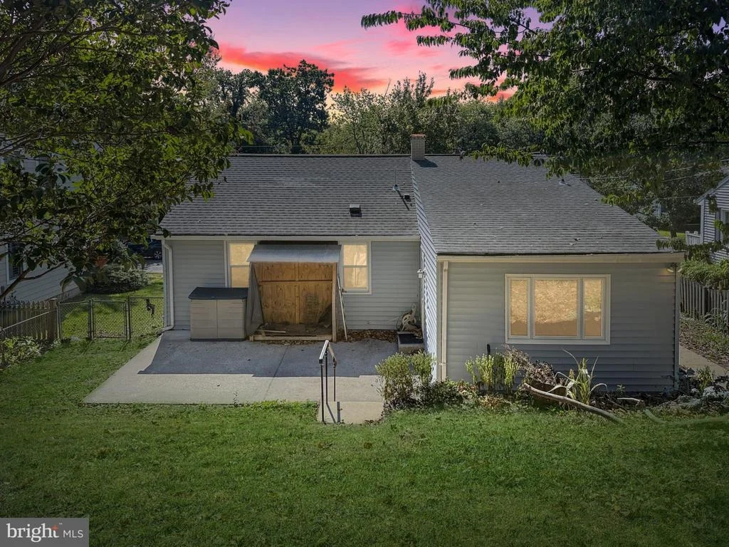 Photo of 1204 PARRISH DRIVE