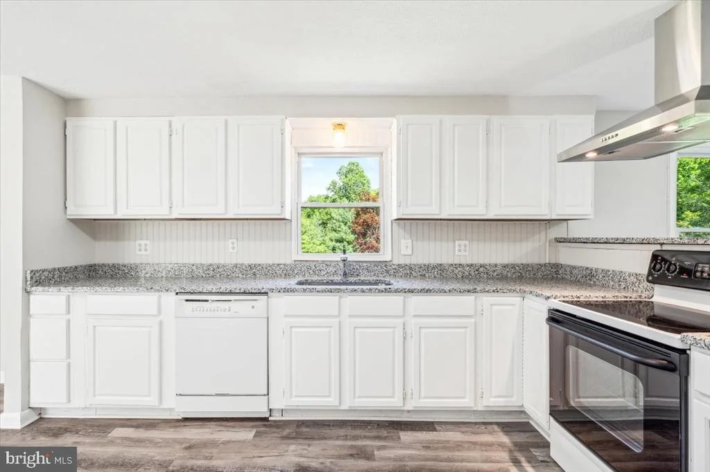 Photo of 6347 DAVIS ROAD