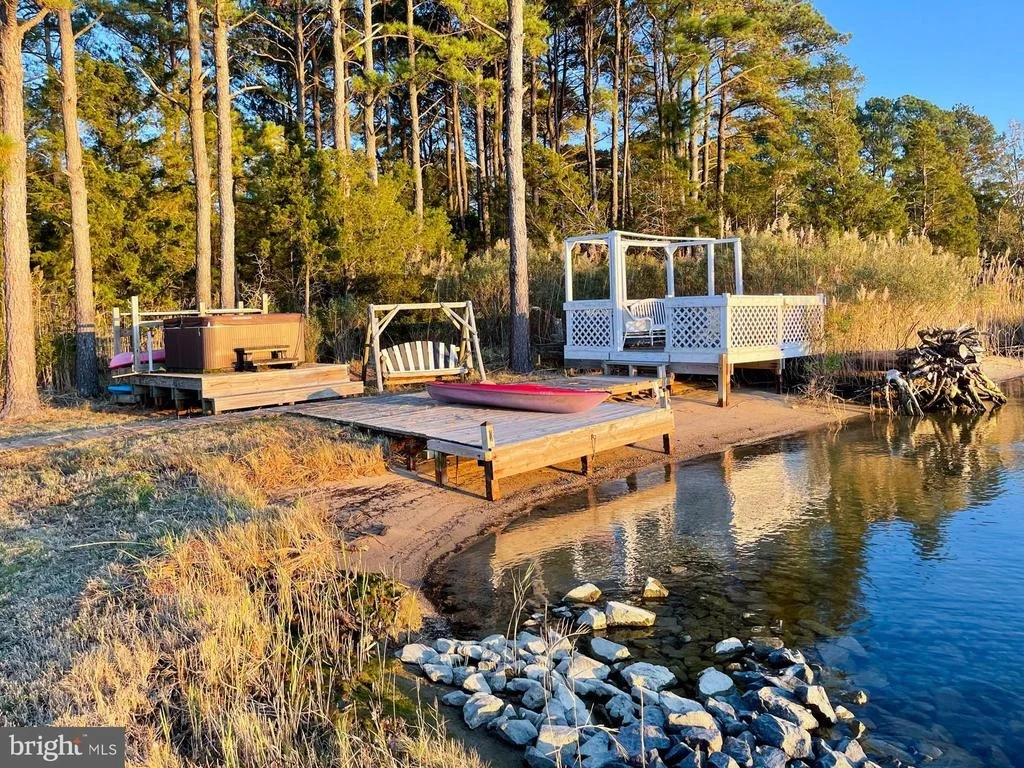 Photo of 1308 TOWN POINT ROAD