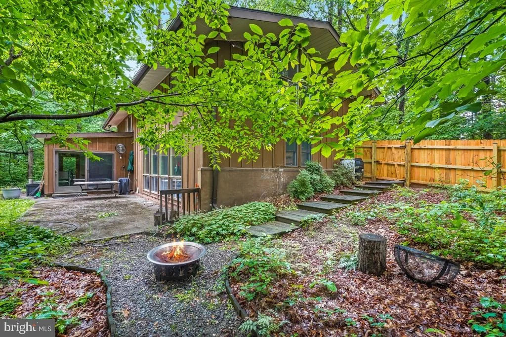 Photo of 8545 PINEWAY COURT