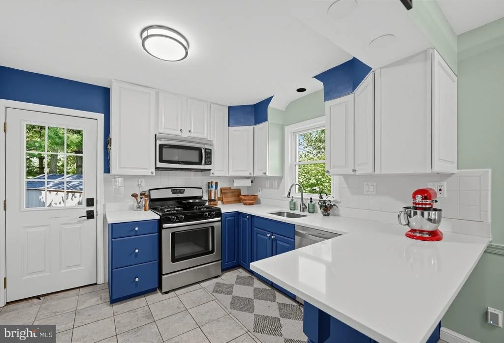 Photo of 9107 WIRE AVENUE