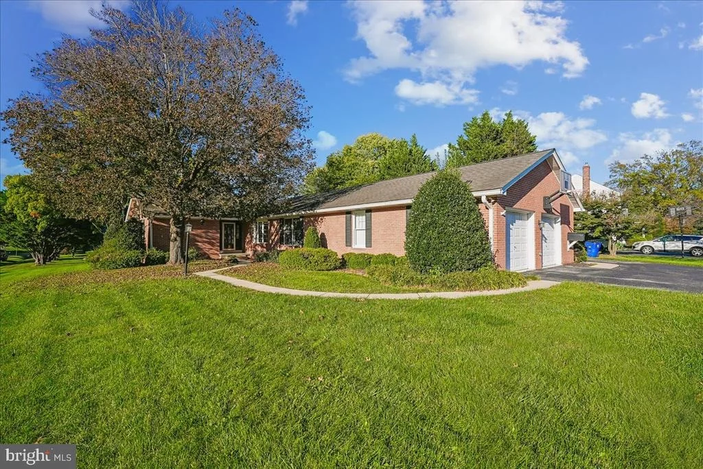 Photo of 8101 SUNDOWN LANE