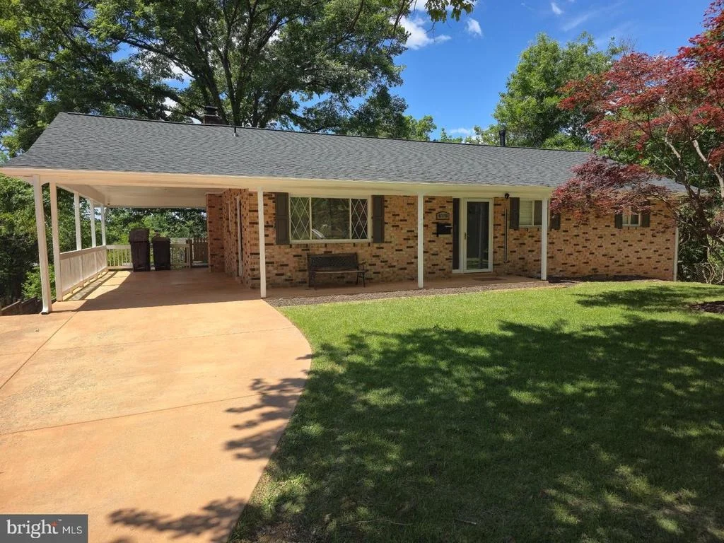 Photo of 6318 BARRS LANE