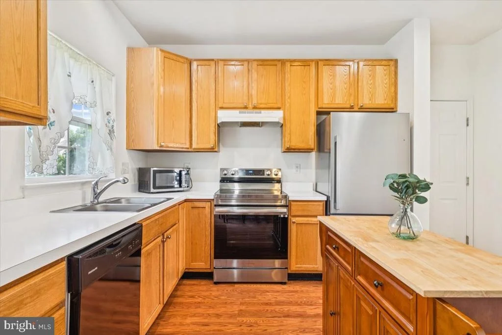 Photo of 5180 BOSCOMBE COURT