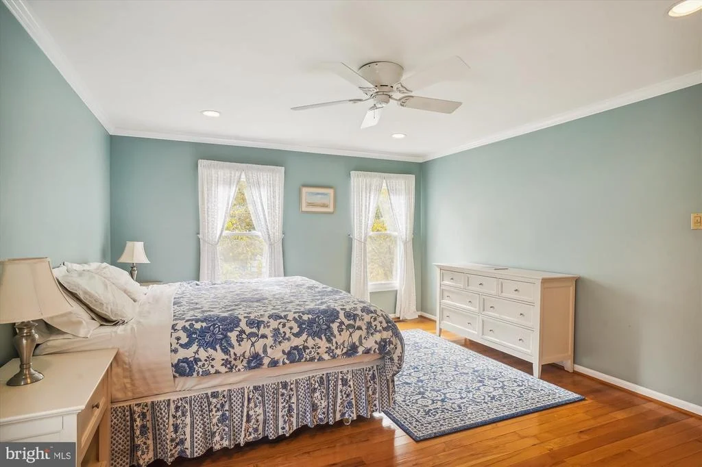 Photo of 2427 HENSLOWE DRIVE