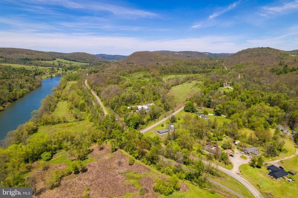 Photo of 007 STATE LINE ROAD
