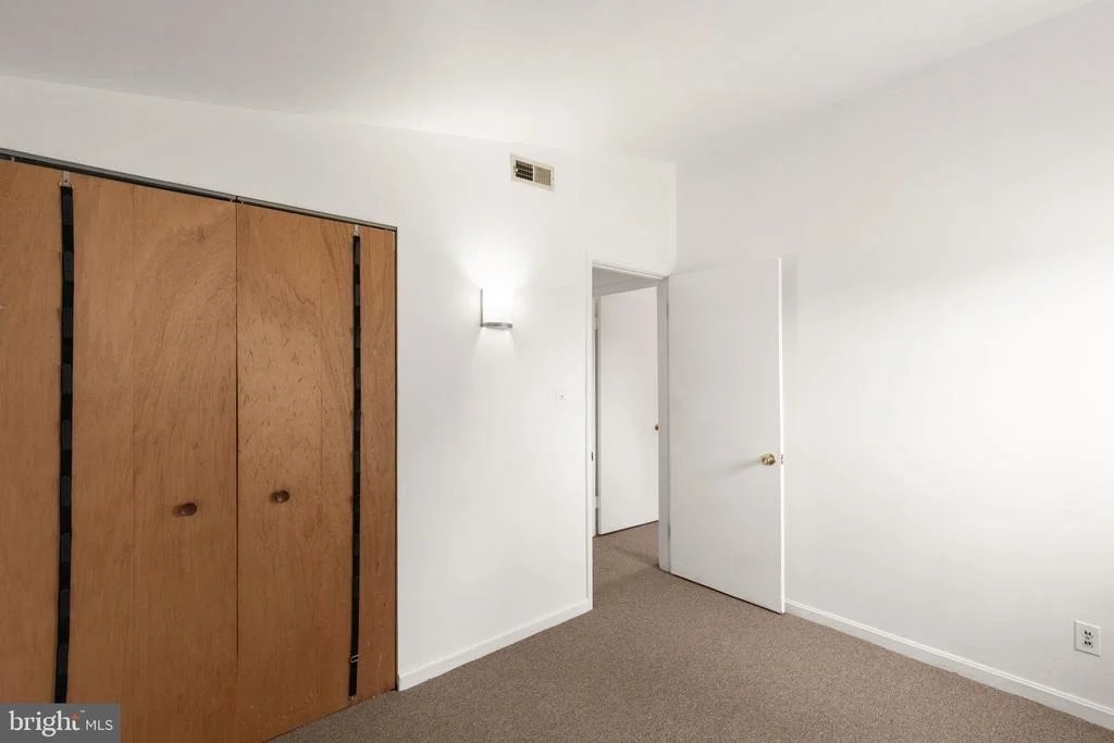 Photo of 208 GLOUCESTER DRIVE