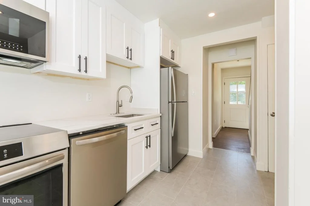 Photo of 10103 MEREDITH AVENUE