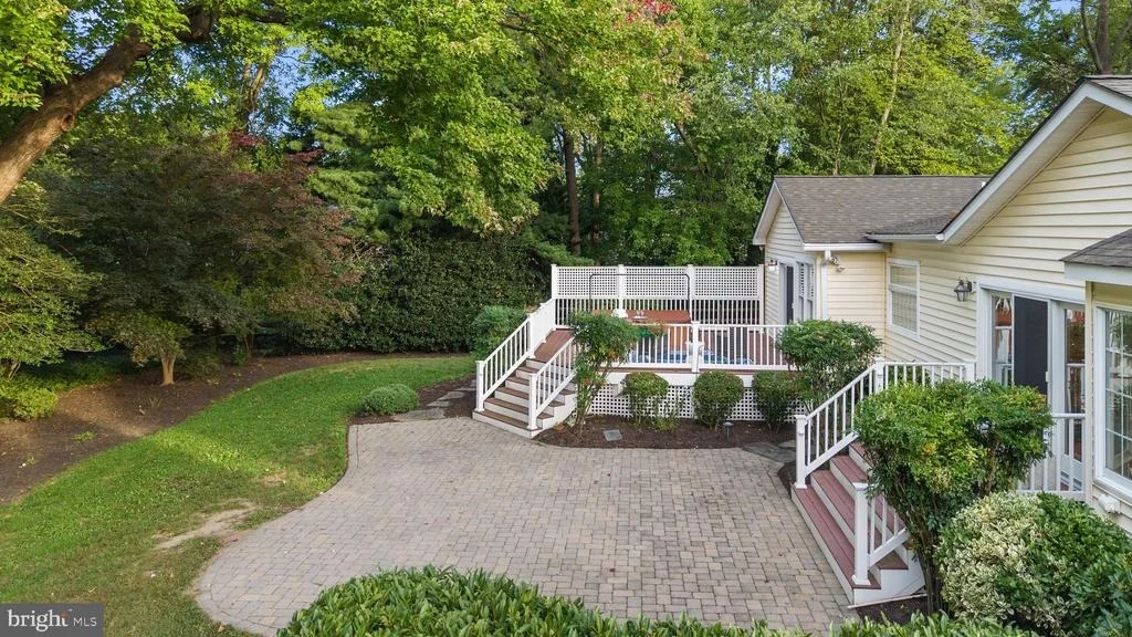 Photo of 668 WHITE SWAN DRIVE