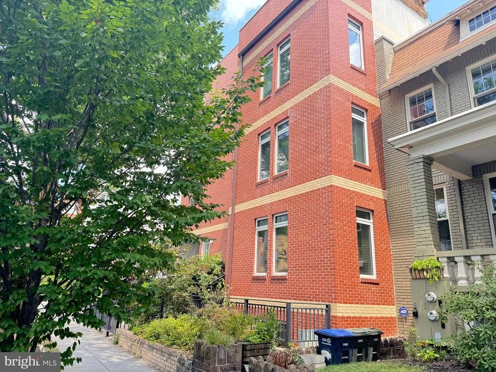 Photo of 915 3RD STREET NE
