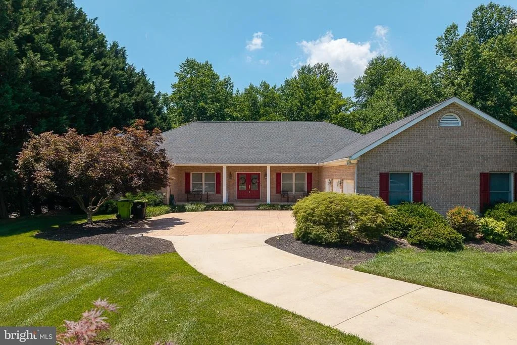 Photo of 922 SIDEHILL DRIVE