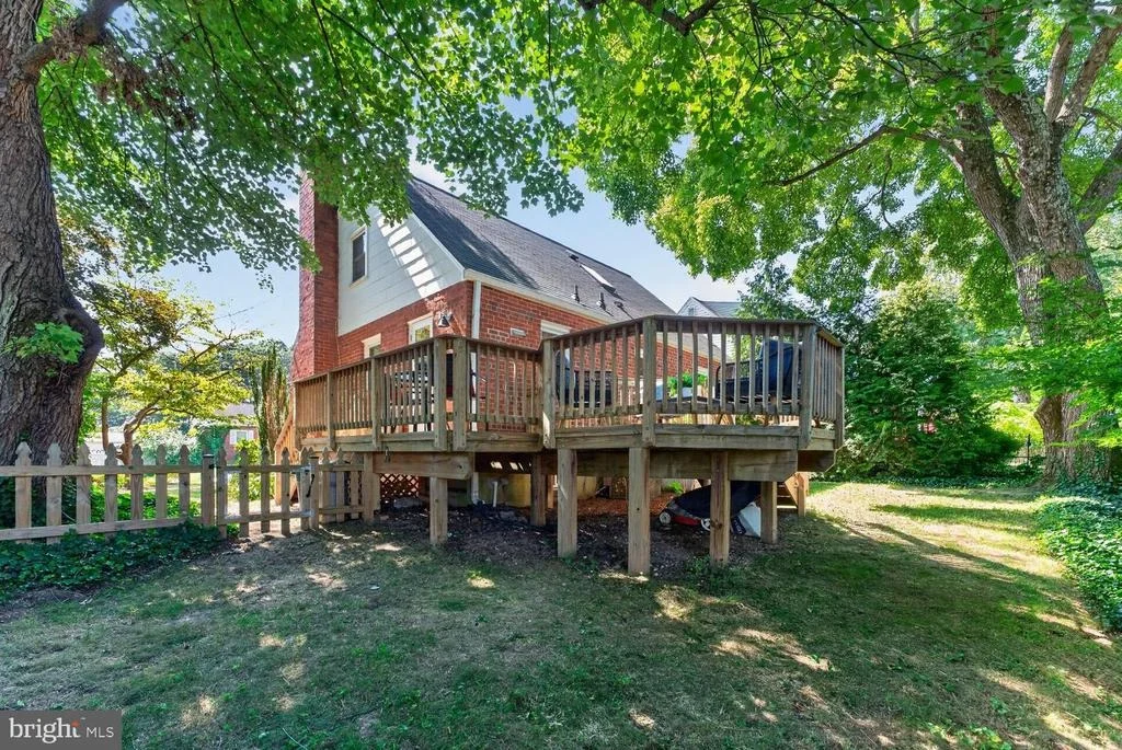 Photo of 1503 CREST ROAD