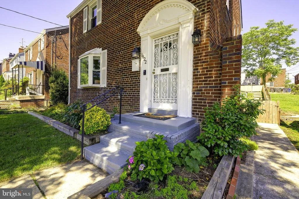 Photo of 1822 41ST PLACE SE