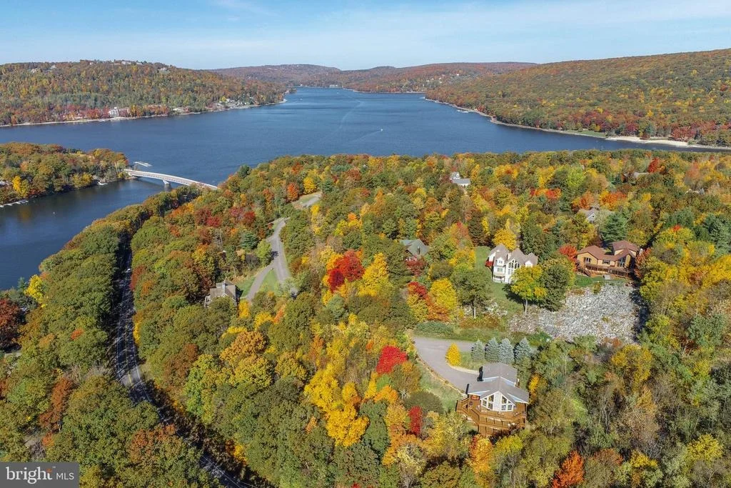 Photo of 723 PINNACLE DRIVE