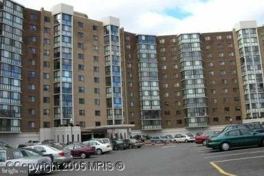 Photo of Unit 3921 at 15115 INTERLACHEN DRIVE