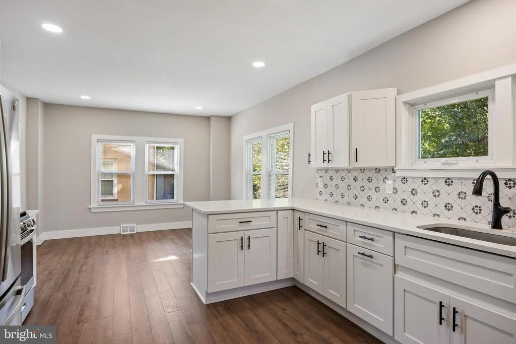 Photo of 16 MOORE AVENUE