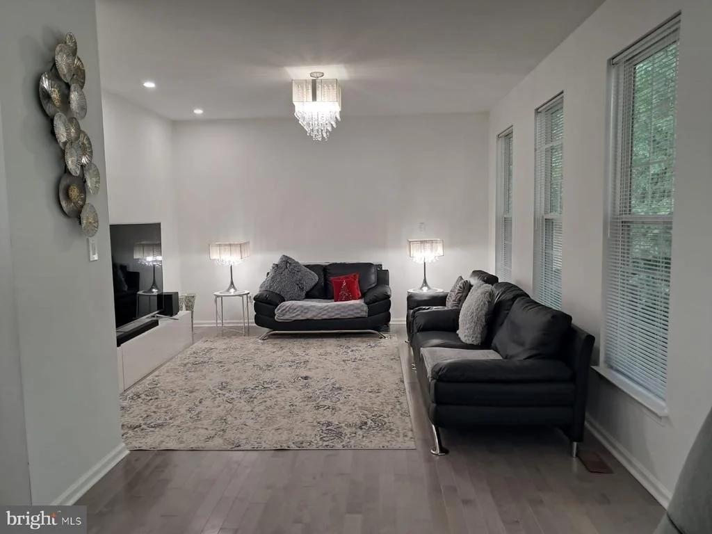 Photo of 33 JADE DRIVE