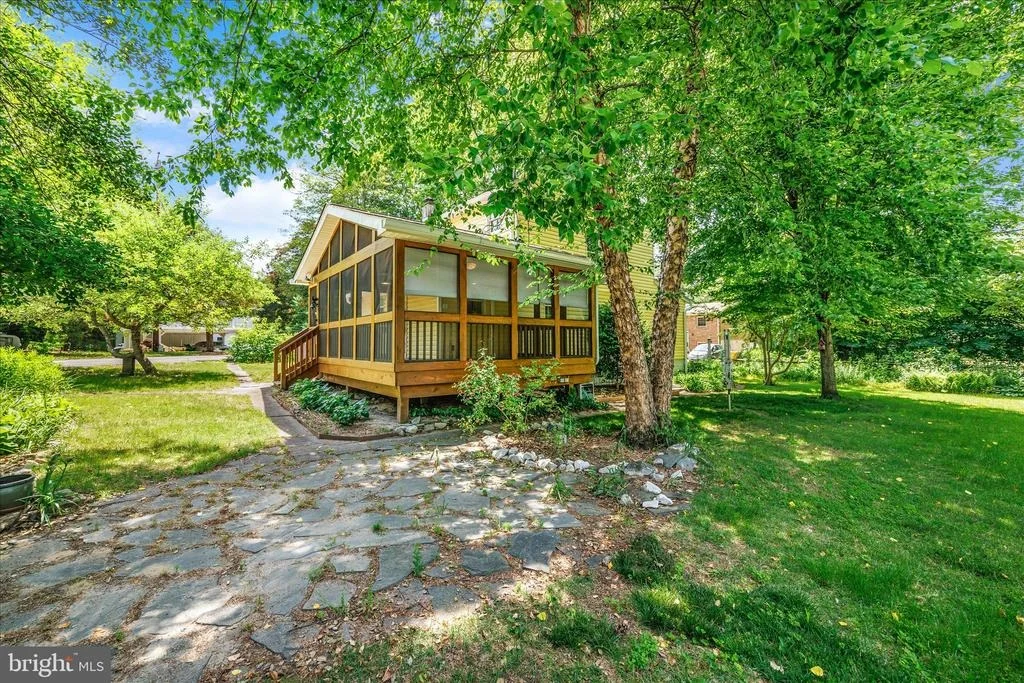 Photo of 565 SUNSET KNOLL ROAD
