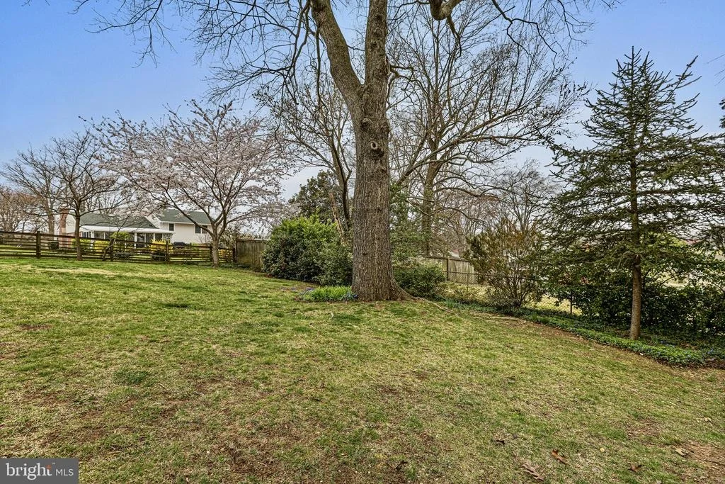 Photo of 4616 EXETER STREET