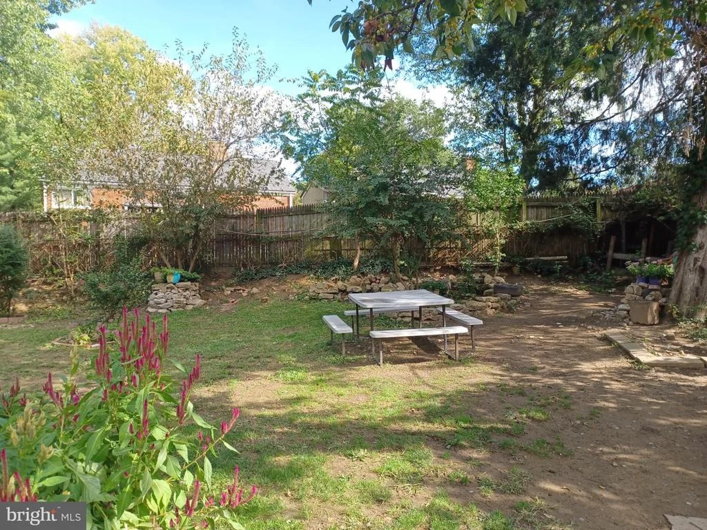 Photo of 9723 BRADDOCK ROAD