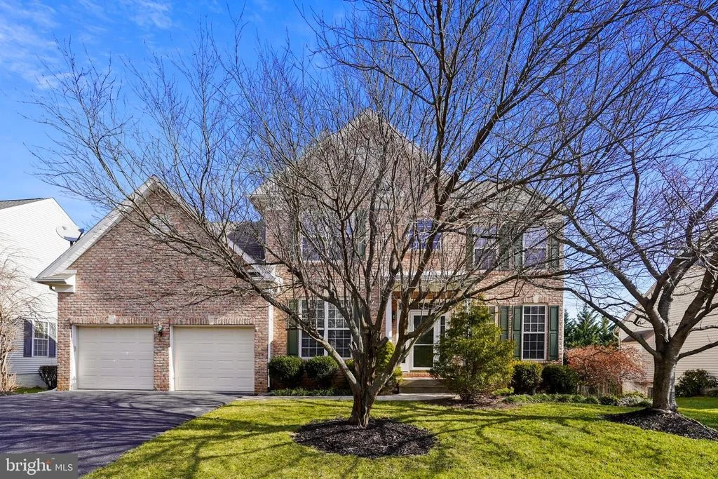 Photo of 2240 W GREENLEAF DRIVE