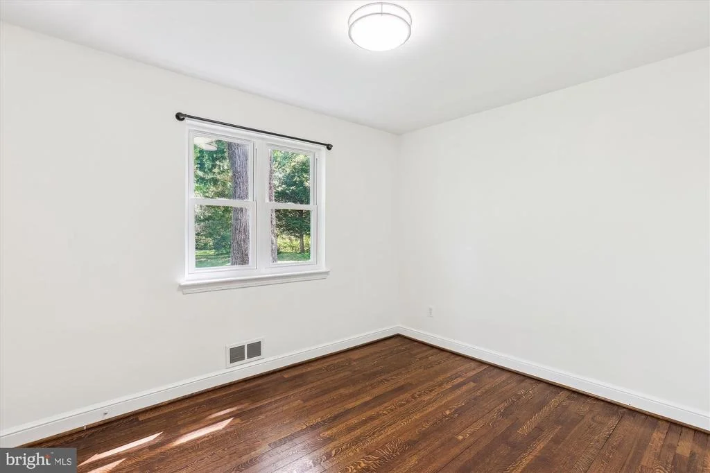 Photo of 813 MIDLAND ROAD