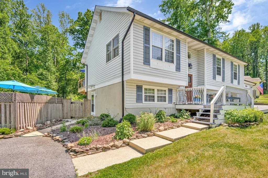 Photo of 9017 MEGAN CIRCLE