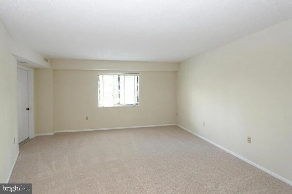 Photo of Unit 718 at 15100 INTERLACHEN DRIVE