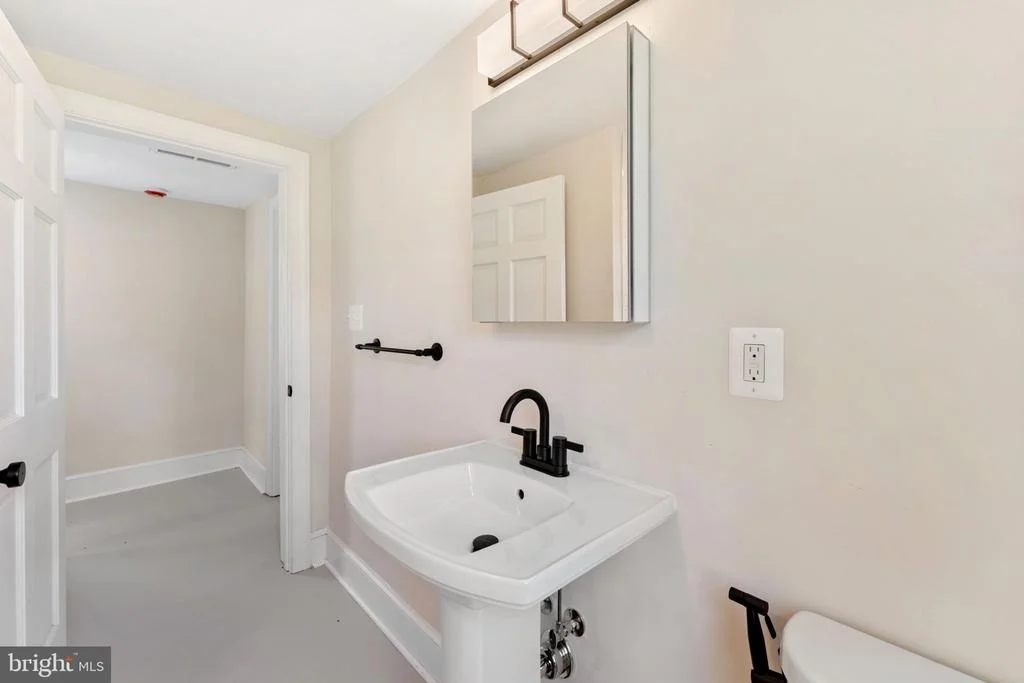 Photo of 11066 MORELAND ROAD