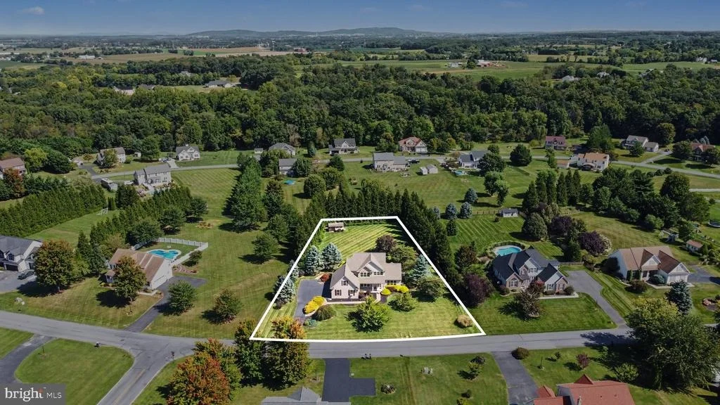 Photo of 12 E SUMMIT DRIVE