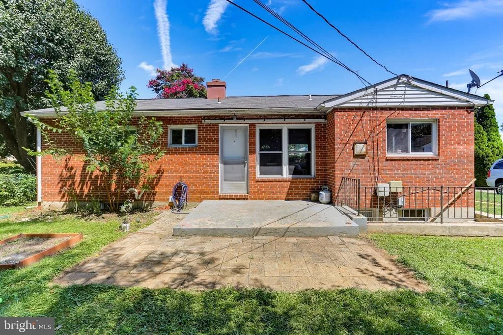 Photo of 6000 MOOREHEAD ROAD