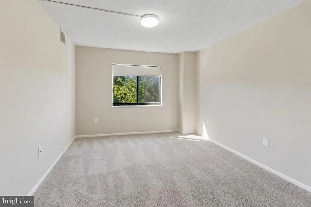 Photo of Unit 2620 at 15107 INTERLACHEN DRIVE