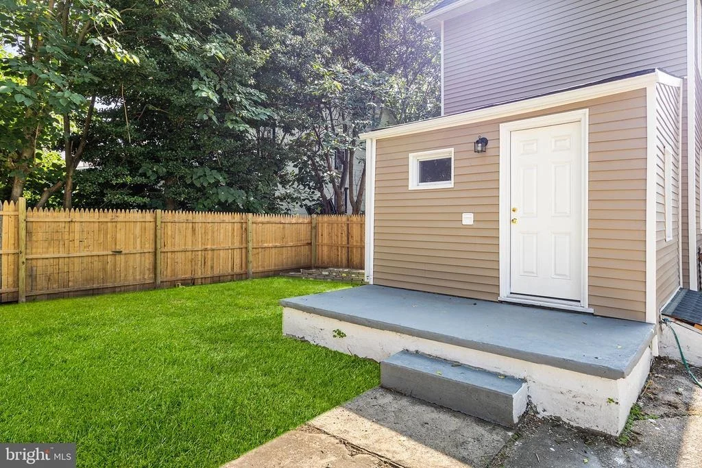 Photo of 623 W 3RD STREET W